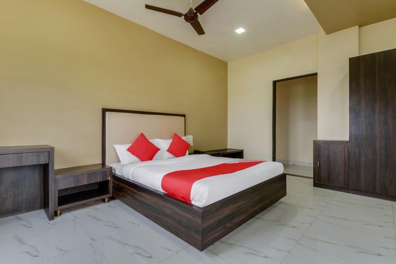 Oyo 48352 Hotel Bhagyalaxmi Kala Bagian luar foto