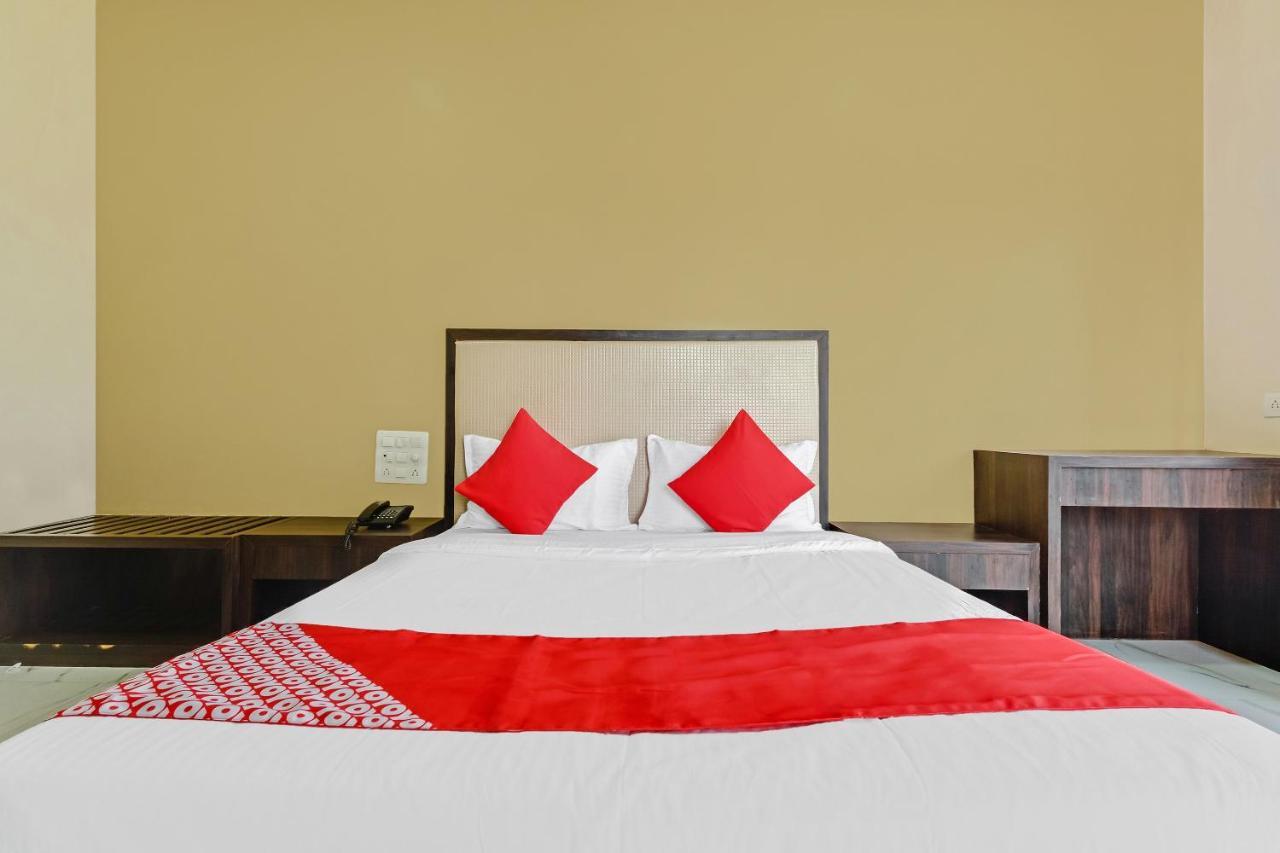 Oyo 48352 Hotel Bhagyalaxmi Kala Bagian luar foto