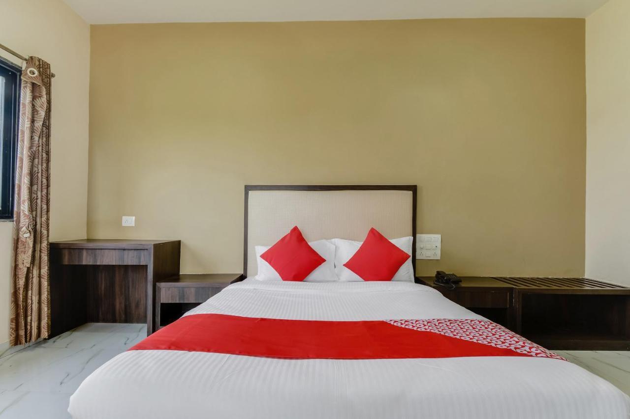 Oyo 48352 Hotel Bhagyalaxmi Kala Bagian luar foto